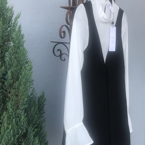 NWT BCBGeneration🌹sz 6 Blk romper wht sleeve I can picture Gwen Stefani in it - Picture 5 of 7